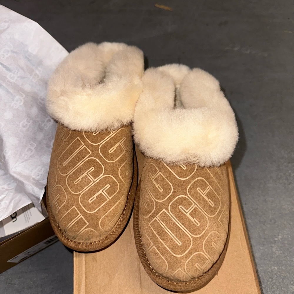 UGG GRAPHIC CLUGGETTE SIZE 7